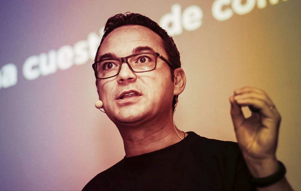 Pere Rosales, expert en comunicació, innovació, i col·laborador en projectes culturals, parlant sobre actitud innovadora al NITS de Playbrand